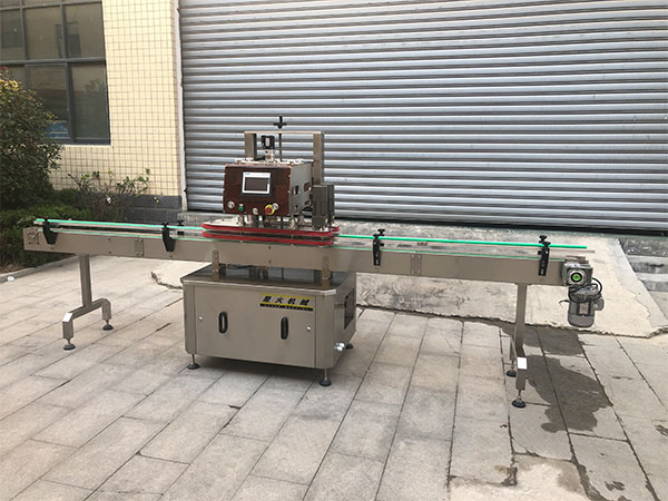 噴頭蓋全自動(dòng)旋蓋機(jī)-噴頭蓋搓蓋旋蓋機(jī)實(shí)拍圖