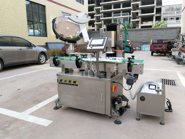 全自動辣椒醬灌裝真空旋蓋一體機