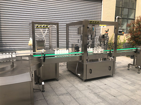 消毒液灌裝旋蓋機(jī)